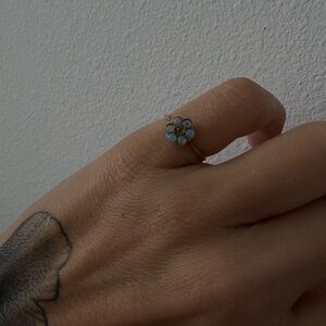 Antique 9kt Gold Opal Flower Ring